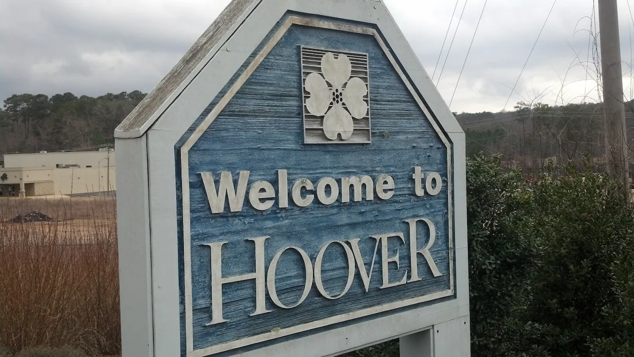 Welcome to Hoover sign